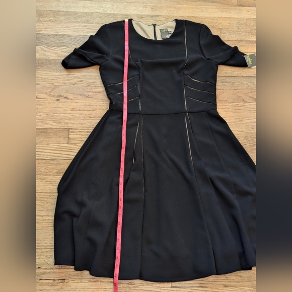 Gorgeous Taylor Classic Peekaboo Black Dress Size 10 - Picture 15 of 15